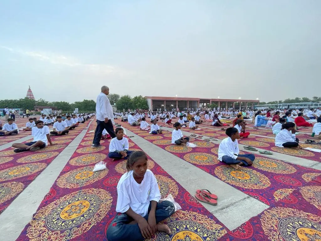 A group of people sitting on the ground.